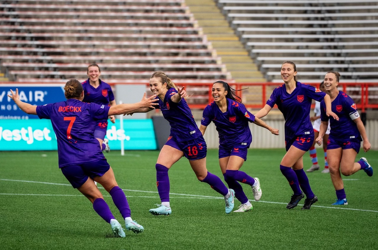 Jenaya Robertson celebrating a goal with teammates