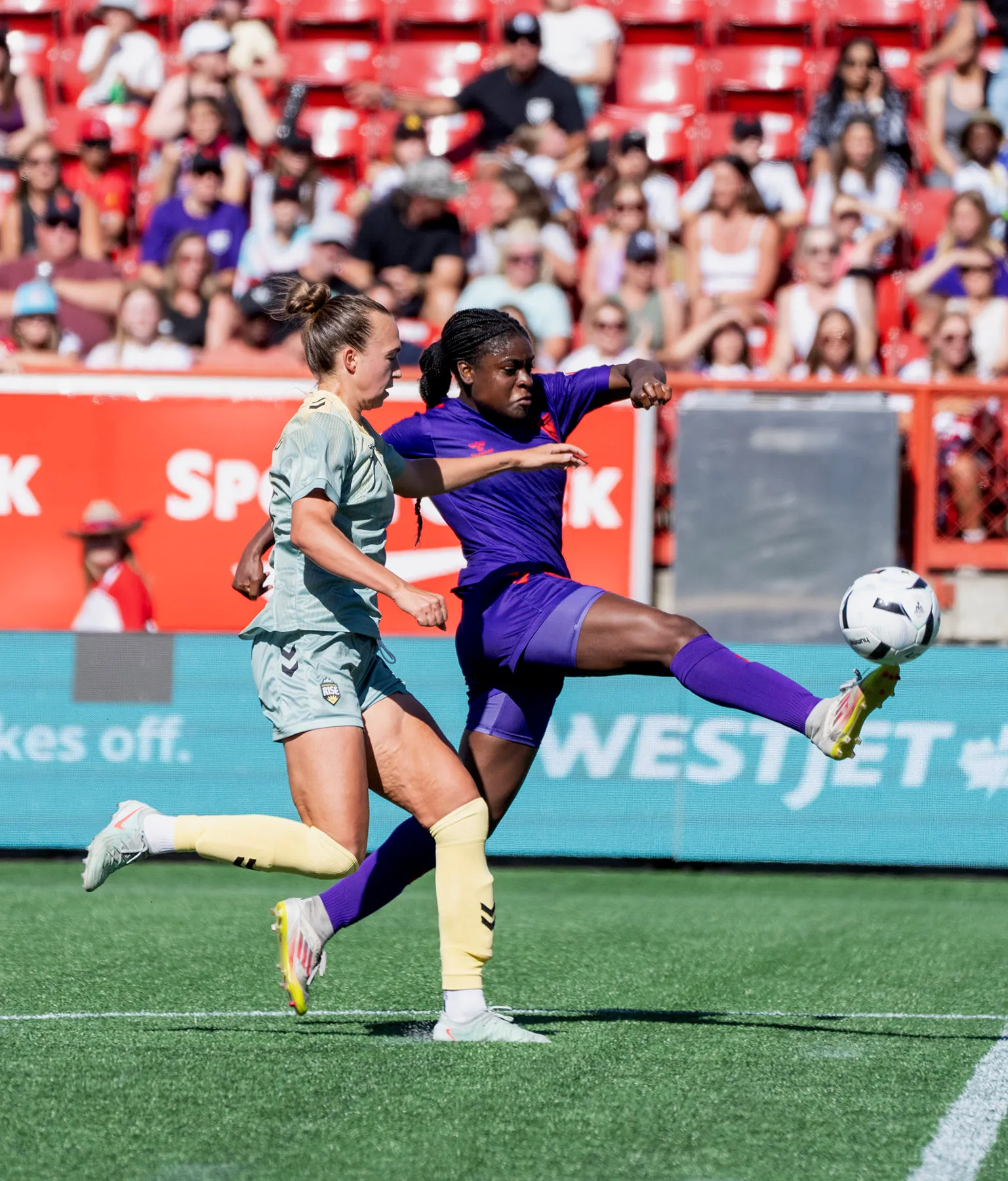 Serita Thurton in action against Vancouver Rise